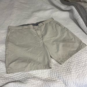 Men’s vineyard vines shorts. Gently used.